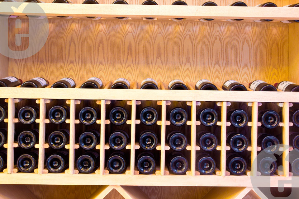 стеллажи для хранения вина в бутылках