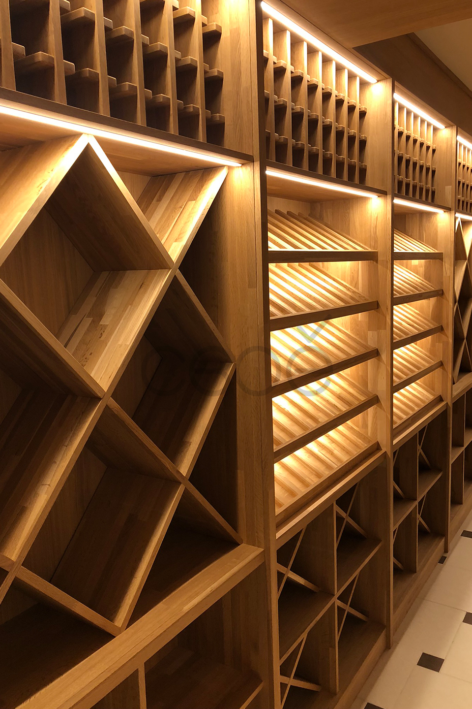 Винные шкаф встраеваемый в колоне и элитные интерьеры от СВОЁ: идеальное хранение ваших вин