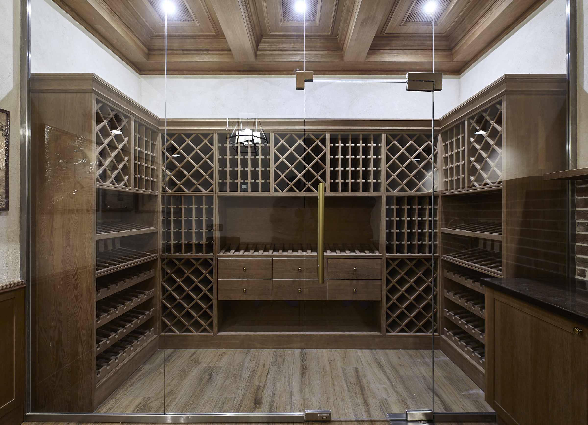 Винный стеллаж и мебель из дерева для истинных любителей вина